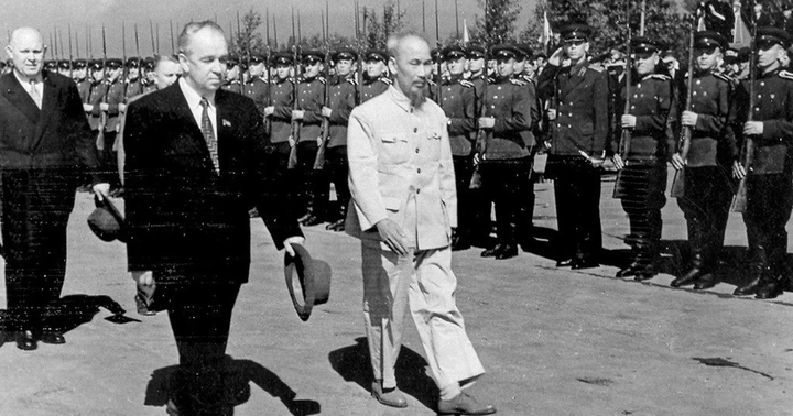 Hình Ảnh Bác Hồ Ở Nước Ngoài: Bộ Sưu Tập Đầy Đủ, Nguyên Gốc & Ý Nghĩa Lịch Sử Cho Người Yêu Lịch Sử Việt Nam Hình Ảnh Bác Hồ Ở Nước Ngoài: Bộ Sưu Tập Đầy Đủ, Nguyên Gốc & Ý Nghĩa Lịch Sử Cho Người Yêu Lịch Sử Việt Nam
