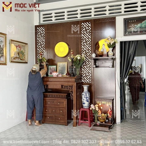 Hình Ảnh Bàn Thờ Xung Với Cửa: Nguyên Nhân, Hệ Lụy & Cách Hóa Giải Chuẩn Phong Thủy Dành Cho Gia Chủ