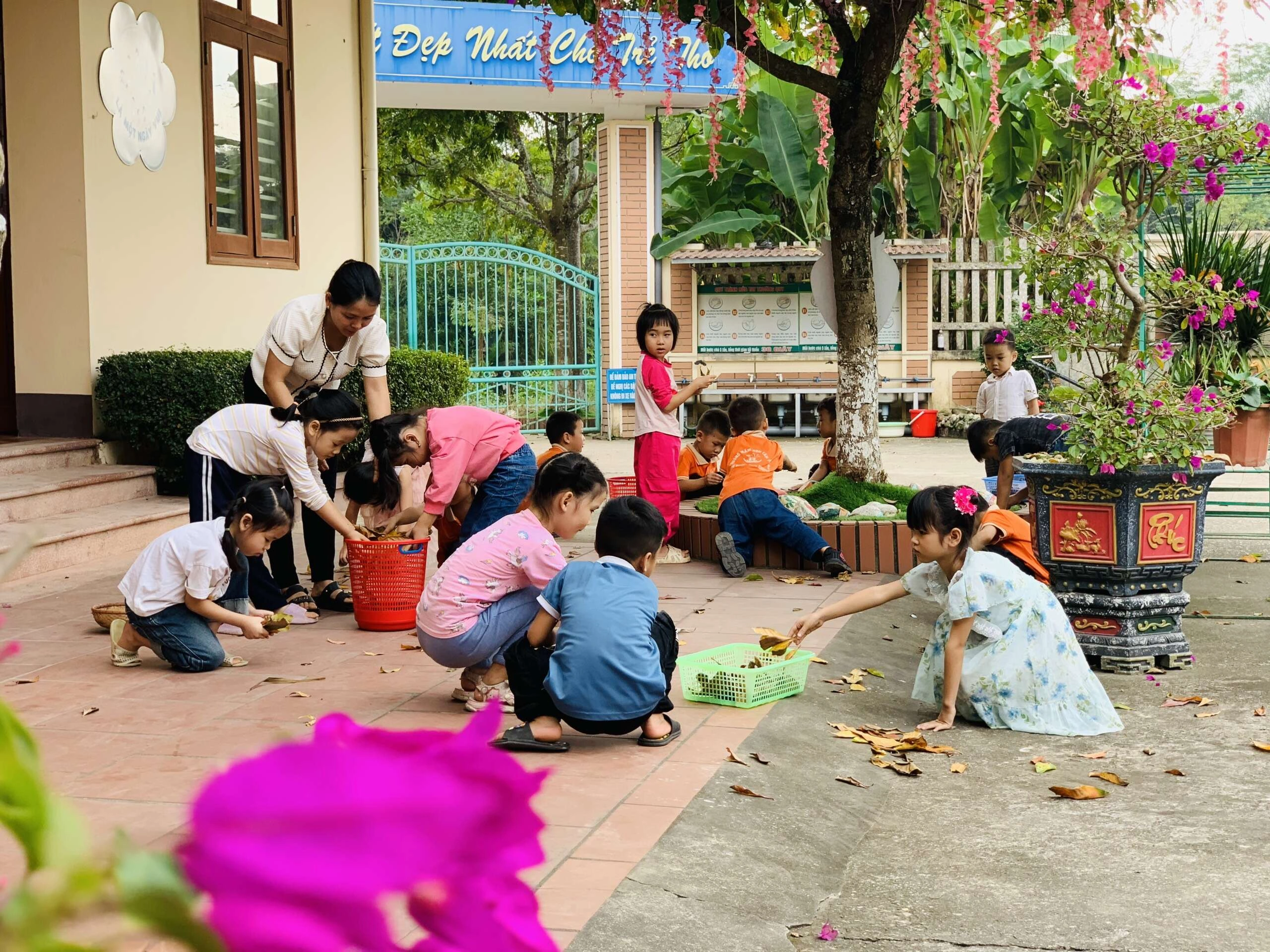 100+ Hình Ảnh Bé Nhặt Rác Đẹp Nhất 2026 – Bộ Sưu Tập Siêu Đẹp Cho Mọi Nhu Cầu 100+ Hình Ảnh Bé Nhặt Rác Đẹp Nhất 2026 – Bộ Sưu Tập Siêu Đẹp Cho Mọi Nhu Cầu