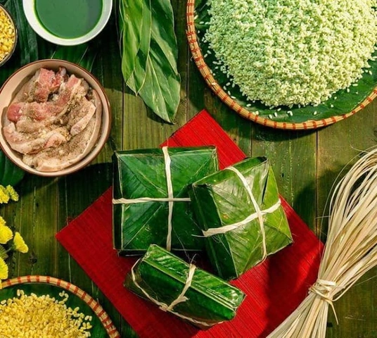 Hình Ảnh Cả Nhà Gói Bánh Chưng: Bí Kíp Tạo Khoảnh Khắc Đoàn Viên Đón Tết Cho Gia Đình Truyền Thống Hình Ảnh Cả Nhà Gói Bánh Chưng: Bí Kíp Tạo Khoảnh Khắc Đoàn Viên Đón Tết Cho Gia Đình Truyền Thống