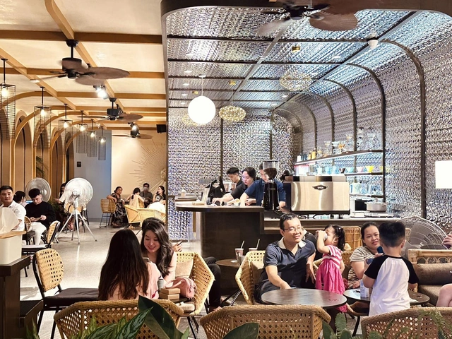 Hình Ảnh Các Quán Cà Phê Đẹp Nhất Việt Nam: Bộ Sưu Tập Đầy Đủ Dành Cho Người Yêu Thích Check‑in & Thiết Kế Nội Thất
