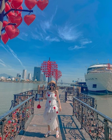 Hình Ảnh Cầu Tình Yêu Đà Nẵng: Bộ Sưu Tập Đầy Đủ Cho Các Cặp Đôi Yêu Du Lịch (2026) Hình Ảnh Cầu Tình Yêu Đà Nẵng: Bộ Sưu Tập Đầy Đủ Cho Các Cặp Đôi Yêu Du Lịch (2026)