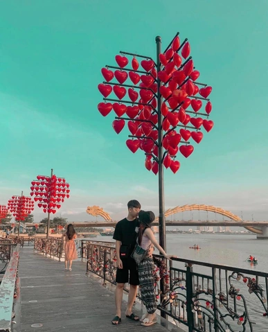 Hình Ảnh Cầu Tình Yêu Đà Nẵng: Bộ Sưu Tập Đầy Đủ Cho Các Cặp Đôi Yêu Du Lịch (2026) Hình Ảnh Cầu Tình Yêu Đà Nẵng: Bộ Sưu Tập Đầy Đủ Cho Các Cặp Đôi Yêu Du Lịch (2026)