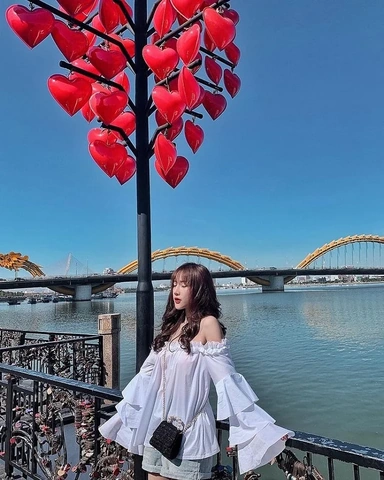 Hình Ảnh Cầu Tình Yêu Đà Nẵng: Bộ Sưu Tập Đầy Đủ Cho Các Cặp Đôi Yêu Du Lịch (2026) Hình Ảnh Cầu Tình Yêu Đà Nẵng: Bộ Sưu Tập Đầy Đủ Cho Các Cặp Đôi Yêu Du Lịch (2026)