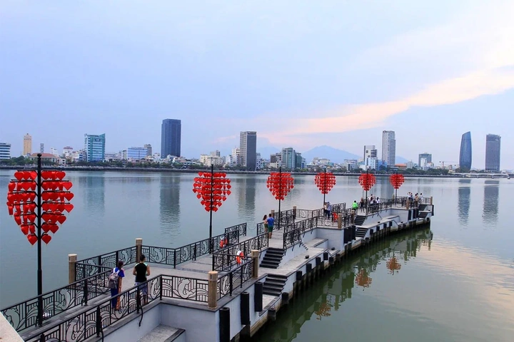 Hình Ảnh Cầu Tình Yêu Đà Nẵng: Bộ Sưu Tập Đầy Đủ Cho Các Cặp Đôi Yêu Du Lịch (2026) Hình Ảnh Cầu Tình Yêu Đà Nẵng: Bộ Sưu Tập Đầy Đủ Cho Các Cặp Đôi Yêu Du Lịch (2026)