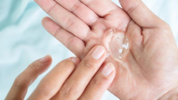 Hình Ảnh Chất Nhầy Khi Rụng Trứng: Cách Nhận Biết, Thời Gian Xuất Hiện & Ý Nghĩa Cho Phụ Nữ Muốn Mang Thai Hình Ảnh Chất Nhầy Khi Rụng Trứng: Cách Nhận Biết, Thời Gian Xuất Hiện & Ý Nghĩa Cho Phụ Nữ Muốn Mang Thai