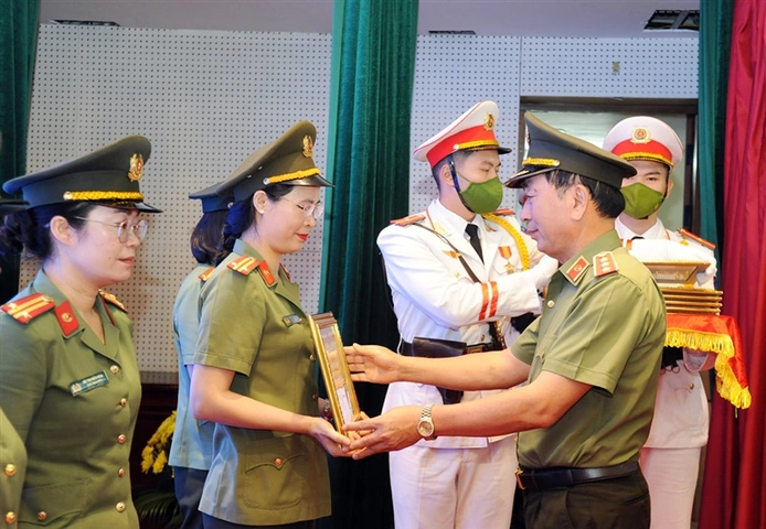 Tập Hợp Hình Ảnh Chú Công An Nhân Dân Đáng Yêu: Bộ Sưu Tập, Nguồn Tải & Cách Dùng Cho Mọi Đối Tượng