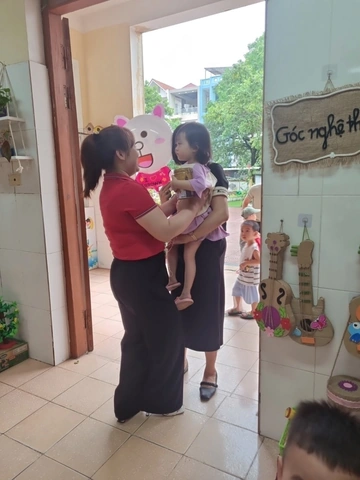 Cách Chụp & Chia Sẻ “hình Ảnh Cô Đón Trẻ Vào Lớp” Chuẩn Seo Cho Phụ Huynh Và Giáo Viên