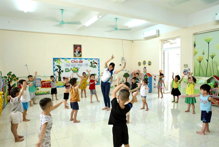 Cách Chụp & Chia Sẻ “hình Ảnh Cô Đón Trẻ Vào Lớp” Chuẩn Seo Cho Phụ Huynh Và Giáo Viên