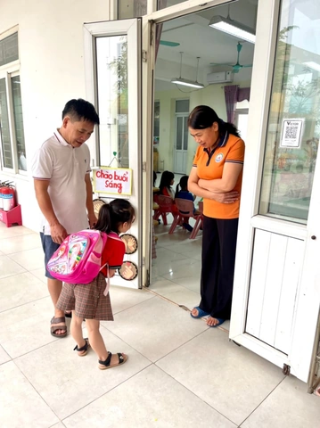 Cách Chụp & Chia Sẻ “hình Ảnh Cô Đón Trẻ Vào Lớp” Chuẩn Seo Cho Phụ Huynh Và Giáo Viên