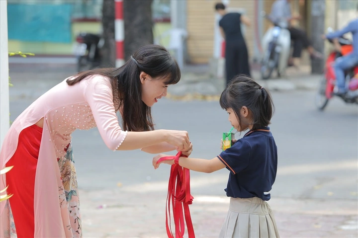 Cách Chụp & Chia Sẻ “hình Ảnh Cô Đón Trẻ Vào Lớp” Chuẩn Seo Cho Phụ Huynh Và Giáo Viên