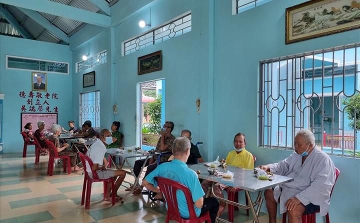 Xem Hình Ảnh Cụ Già Neo Đơn: Bộ Sưu Tập Cảm Động Dành Cho Người Quan Tâm Xã Hội