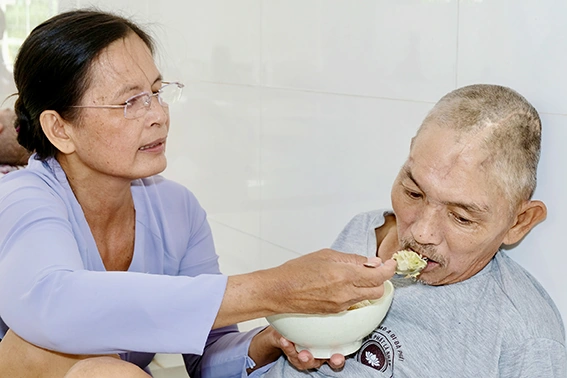 Xem Hình Ảnh Cụ Già Neo Đơn: Bộ Sưu Tập Cảm Động Dành Cho Người Quan Tâm Xã Hội