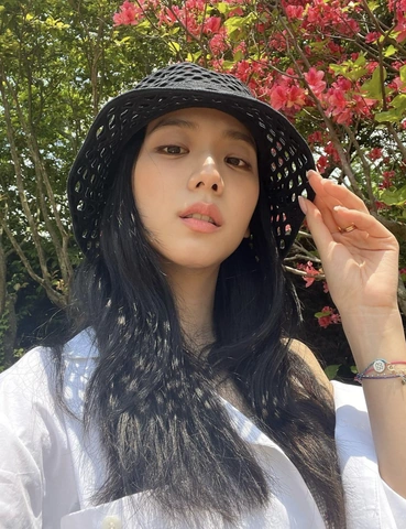 Những Hình Ảnh Đẹp Nhất Của Jisoo: Bộ Sưu Tập Độc Đáo Dành Cho Fan Blackpink