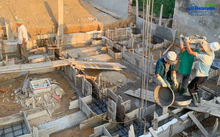 Hình Ảnh Đổ Bê Tông Sàn: Hướng Dẫn Chi Tiết, Lưu Ý Kỹ Thuật & Tham Khảo Thực Tiễn Cho Nhà Thầu Và Chủ Đầu Tư Hình Ảnh Đổ Bê Tông Sàn: Hướng Dẫn Chi Tiết, Lưu Ý Kỹ Thuật & Tham Khảo Thực Tiễn Cho Nhà Thầu Và Chủ Đầu Tư