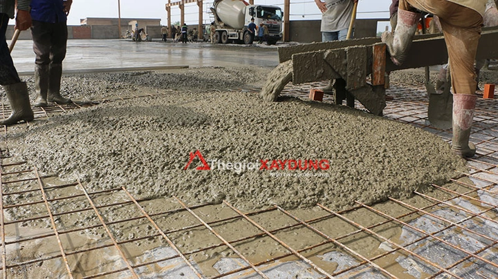 Hình Ảnh Đổ Bê Tông Sàn: Hướng Dẫn Chi Tiết, Lưu Ý Kỹ Thuật & Tham Khảo Thực Tiễn Cho Nhà Thầu Và Chủ Đầu Tư Hình Ảnh Đổ Bê Tông Sàn: Hướng Dẫn Chi Tiết, Lưu Ý Kỹ Thuật & Tham Khảo Thực Tiễn Cho Nhà Thầu Và Chủ Đầu Tư