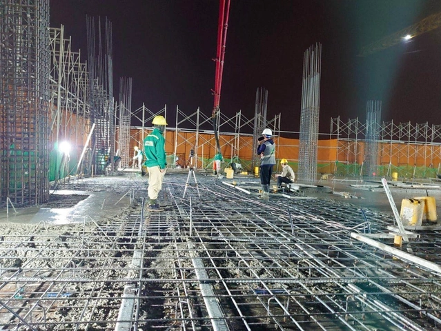 Hình Ảnh Đổ Bê Tông Sàn: Hướng Dẫn Chi Tiết, Lưu Ý Kỹ Thuật & Tham Khảo Thực Tiễn Cho Nhà Thầu Và Chủ Đầu Tư Hình Ảnh Đổ Bê Tông Sàn: Hướng Dẫn Chi Tiết, Lưu Ý Kỹ Thuật & Tham Khảo Thực Tiễn Cho Nhà Thầu Và Chủ Đầu Tư