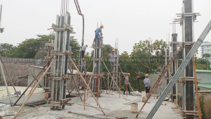 Hình Ảnh Đổ Bê Tông Sàn: Hướng Dẫn Chi Tiết, Lưu Ý Kỹ Thuật & Tham Khảo Thực Tiễn Cho Nhà Thầu Và Chủ Đầu Tư Hình Ảnh Đổ Bê Tông Sàn: Hướng Dẫn Chi Tiết, Lưu Ý Kỹ Thuật & Tham Khảo Thực Tiễn Cho Nhà Thầu Và Chủ Đầu Tư