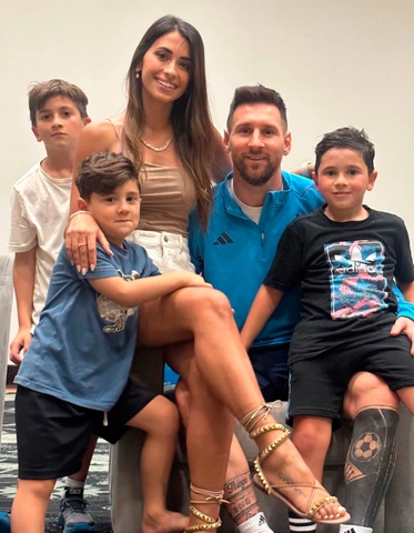 100+ Hình Ảnh Gia Đình Messi 2026 – Bộ Sưu Tập Đầy Đủ, Đẹp Nhất 100+ Hình Ảnh Gia Đình Messi 2026 – Bộ Sưu Tập Đầy Đủ, Đẹp Nhất