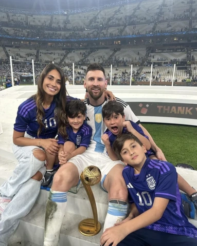 100+ Hình Ảnh Gia Đình Messi 2026 – Bộ Sưu Tập Đầy Đủ, Đẹp Nhất 100+ Hình Ảnh Gia Đình Messi 2026 – Bộ Sưu Tập Đầy Đủ, Đẹp Nhất
