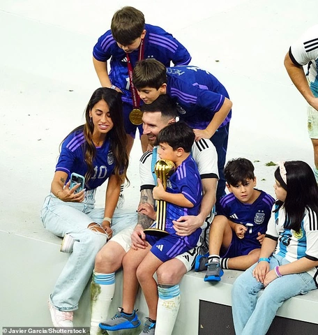 100+ Hình Ảnh Gia Đình Messi 2026 – Bộ Sưu Tập Đầy Đủ, Đẹp Nhất 100+ Hình Ảnh Gia Đình Messi 2026 – Bộ Sưu Tập Đầy Đủ, Đẹp Nhất