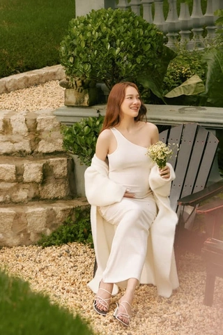 Bộ Sưu Tập Hình Ảnh Gia Đình Trường Giang – Những Khoảnh Khắc Hạnh Phúc Dành Cho Fan Yêu Thích