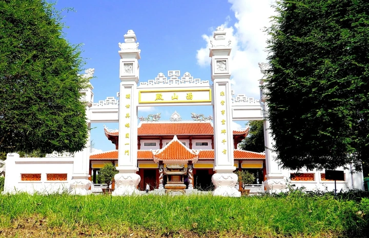 Hình Ảnh “giếng Nước Gốc Đa”: Ý Nghĩa Ẩn Dụ, Nguồn Gốc Lịch Sử Và Cách Sử Dụng Trong Văn Học, Giáo Dục Và Thiết Kế