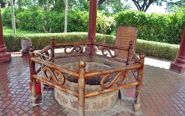 Hình Ảnh “giếng Nước Gốc Đa”: Ý Nghĩa Ẩn Dụ, Nguồn Gốc Lịch Sử Và Cách Sử Dụng Trong Văn Học, Giáo Dục Và Thiết Kế