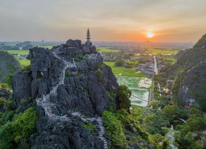 Hình Ảnh Hang Múa Ninh Bình: Các Góc Chụp Đẹp, Mẹo Chụp Và Địa Điểm Check‑in Lý Tưởng Hình Ảnh Hang Múa Ninh Bình: Các Góc Chụp Đẹp, Mẹo Chụp Và Địa Điểm Check‑in Lý Tưởng