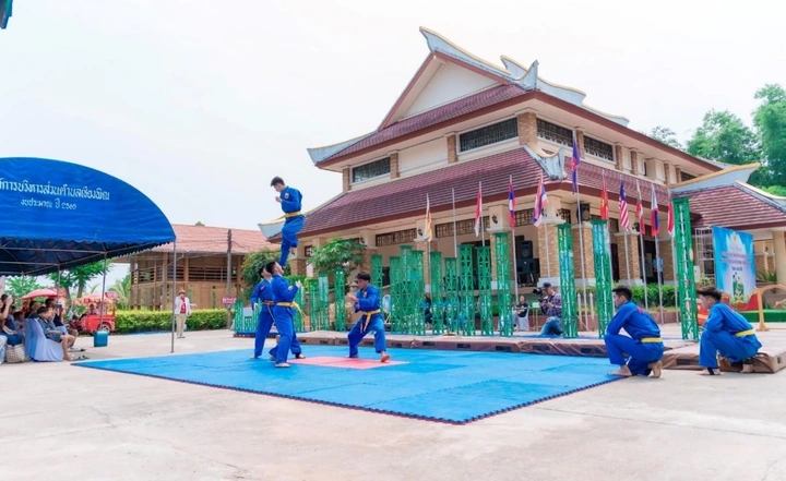 Hình Ảnh Hoa Lan Kiều Vàng: Tất Cả Những Điều Bạn Cần Biết Để Tận Hưởng Vẻ Đẹp Quý Hiếm (dành Cho Người Yêu Thích Lan & Người Trồng Lan) Hình Ảnh Hoa Lan Kiều Vàng: Tất Cả Những Điều Bạn Cần Biết Để Tận Hưởng Vẻ Đẹp Quý Hiếm (dành Cho Người Yêu Thích Lan & Người Trồng Lan)