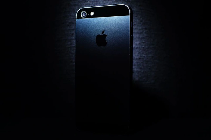 Hình Ảnh Iphone 5s Màu Đen: Khám Phá Mẫu Nguyên Mẫu Hiếm, Cách Phân Biệt Và Giá Trị Sưu Tập Cho Người Yêu Công Nghệ Hình Ảnh Iphone 5s Màu Đen: Khám Phá Mẫu Nguyên Mẫu Hiếm, Cách Phân Biệt Và Giá Trị Sưu Tập Cho Người Yêu Công Nghệ