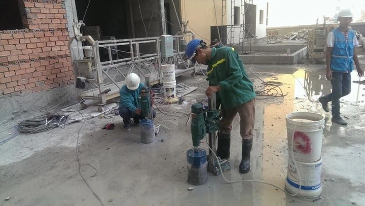 Hình Ảnh Khoan Cắt Bê Tông: Hướng Dẫn Thực Tế, Các Phương Pháp & Lựa Chọn Dịch Vụ Cho Nhà Thầu & Chủ Đầu Tư Hình Ảnh Khoan Cắt Bê Tông: Hướng Dẫn Thực Tế, Các Phương Pháp & Lựa Chọn Dịch Vụ Cho Nhà Thầu & Chủ Đầu Tư