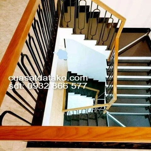 Hình Ảnh Lan Can Cầu Thang Sắt: 100+ Mẫu Đẹp, Giá Thành, Và Cách Lựa Chọn Cho Ngôi Nhà Hiện Đại Hình Ảnh Lan Can Cầu Thang Sắt: 100+ Mẫu Đẹp, Giá Thành, Và Cách Lựa Chọn Cho Ngôi Nhà Hiện Đại