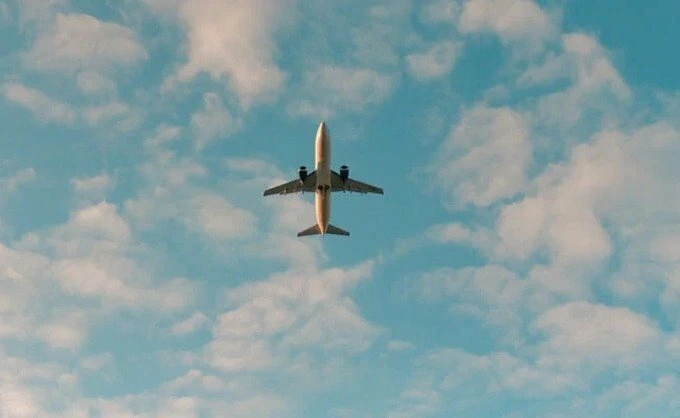 Tải Về Và Sử Dụng Hình Ảnh Máy Bay Trên Bầu Trời – Hướng Dẫn Chi Tiết Dành Cho Nhà Thiết Kế & Người Yêu Thích Đồ Hoạ Tải Về Và Sử Dụng Hình Ảnh Máy Bay Trên Bầu Trời – Hướng Dẫn Chi Tiết Dành Cho Nhà Thiết Kế & Người Yêu Thích Đồ Hoạ