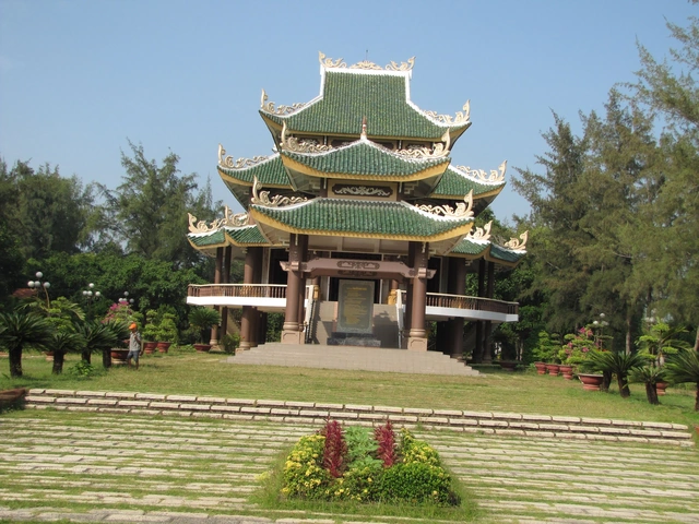 Hình Ảnh Mộ Nguyễn Đình Chiểu: Tất Cả Những Điều Bạn Cần Biết Khi Thăm Địa Điểm Lịch Sử Hình Ảnh Mộ Nguyễn Đình Chiểu: Tất Cả Những Điều Bạn Cần Biết Khi Thăm Địa Điểm Lịch Sử