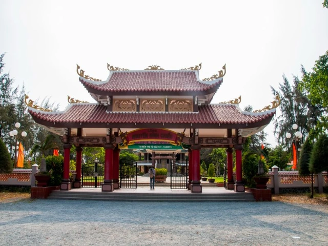 Hình Ảnh Mộ Nguyễn Đình Chiểu: Tất Cả Những Điều Bạn Cần Biết Khi Thăm Địa Điểm Lịch Sử Hình Ảnh Mộ Nguyễn Đình Chiểu: Tất Cả Những Điều Bạn Cần Biết Khi Thăm Địa Điểm Lịch Sử