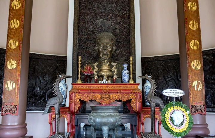 Hình Ảnh Mộ Nguyễn Đình Chiểu: Tất Cả Những Điều Bạn Cần Biết Khi Thăm Địa Điểm Lịch Sử Hình Ảnh Mộ Nguyễn Đình Chiểu: Tất Cả Những Điều Bạn Cần Biết Khi Thăm Địa Điểm Lịch Sử