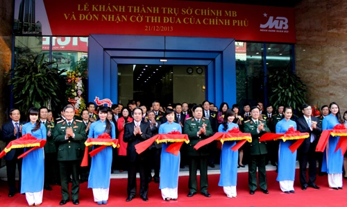 Hình Ảnh Ngân Hàng Quân Đội: Tất Cả Những Điều Bạn Cần Biết (hình Ảnh, Logo, Trụ Sở, Lịch Sử) – Dành Cho Nhà Đầu Tư & Người Yêu Thích Thương Hiệu Hình Ảnh Ngân Hàng Quân Đội: Tất Cả Những Điều Bạn Cần Biết (hình Ảnh, Logo, Trụ Sở, Lịch Sử) – Dành Cho Nhà Đầu Tư & Người Yêu Thích Thương Hiệu