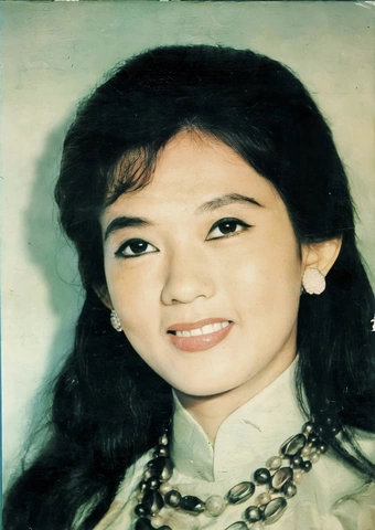 Hình Ảnh Nghệ Sĩ Thanh Nga: Bộ Sưu Tập Hiếm, Câu Chuyện Đằng Sau & Tầm Ảnh Hưởng Đối Với Cải Lương (dành Cho Người Yêu Thế Giới Nghệ Thuật Việt)