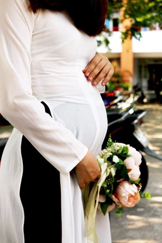 Hình Ảnh Người Mập Mặc Áo Dài: Cách Chọn & Mẹo Tôn Dáng Đẹp Nhất Cho Phái Đẹp Cực Kỳ