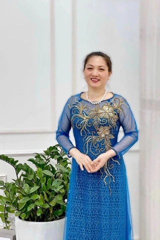Hình Ảnh Người Mập Mặc Áo Dài: Cách Chọn & Mẹo Tôn Dáng Đẹp Nhất Cho Phái Đẹp Cực Kỳ