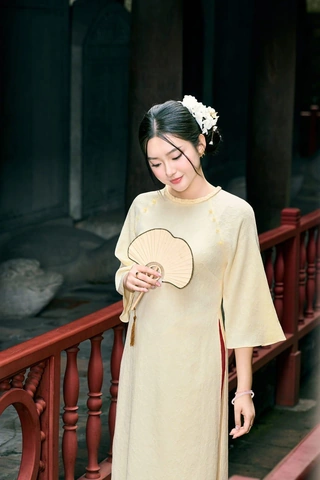 Hình Ảnh Người Mập Mặc Áo Dài: Cách Chọn & Mẹo Tôn Dáng Đẹp Nhất Cho Phái Đẹp Cực Kỳ