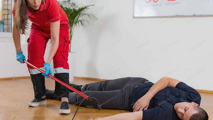 Hình Ảnh Người Bị Điện Giật: Cách Nhận Biết, Sơ Cứu Và Phòng Ngừa – Dành Cho Người Dân Và Nhân Viên Cứu Hộ