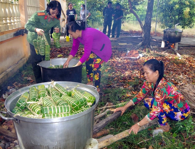 100+ Hình Ảnh Nồi Bánh Tét 2026 Đầy Đủ Mọi Phong Cách, Tải Ngay 100+ Hình Ảnh Nồi Bánh Tét 2026 Đầy Đủ Mọi Phong Cách, Tải Ngay