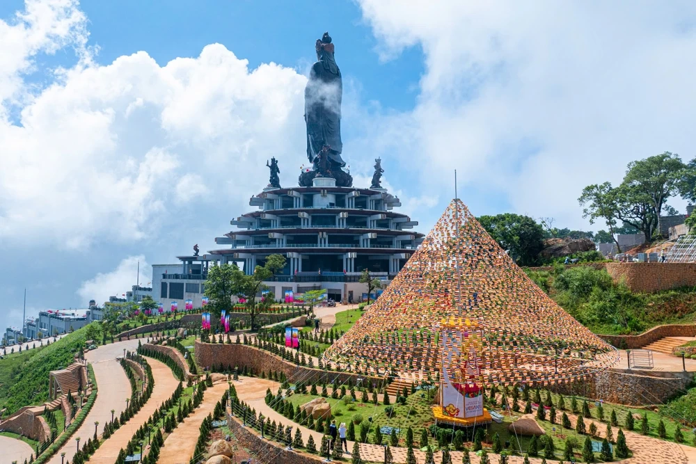 100+ Hình Ảnh Núi Bà 2026 Đẹp Nhất, Đầy Đủ Chủ Đề, Được Yêu Thích?