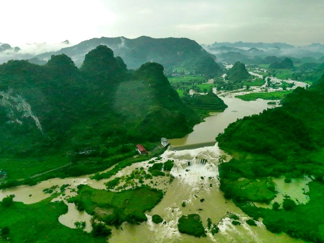 Khám Phá Kiệt Tác Hình Ảnh Núi Sông Hùng Vĩ: Kho Ảnh, Địa Danh & Cảm Hứng Sáng Tạo Cho Người Yêu Thiên Nhiên Khám Phá Kiệt Tác Hình Ảnh Núi Sông Hùng Vĩ: Kho Ảnh, Địa Danh & Cảm Hứng Sáng Tạo Cho Người Yêu Thiên Nhiên