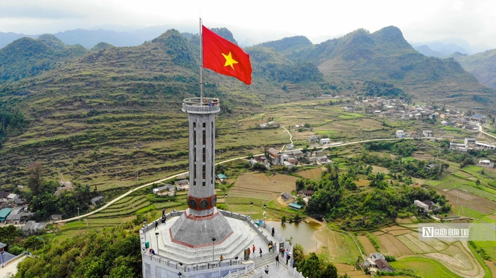 Khám Phá Kiệt Tác Hình Ảnh Núi Sông Hùng Vĩ: Kho Ảnh, Địa Danh & Cảm Hứng Sáng Tạo Cho Người Yêu Thiên Nhiên Khám Phá Kiệt Tác Hình Ảnh Núi Sông Hùng Vĩ: Kho Ảnh, Địa Danh & Cảm Hứng Sáng Tạo Cho Người Yêu Thiên Nhiên
