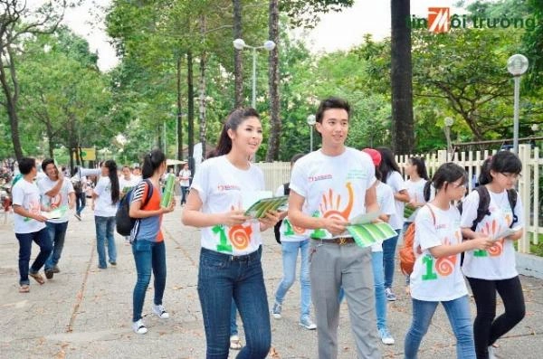 100+ Hình Ảnh Phát Tờ Rơi 4k Đẹp 2026, Bộ Sưu Tập Quảng Cáo 100+ Hình Ảnh Phát Tờ Rơi 4k Đẹp 2026, Bộ Sưu Tập Quảng Cáo