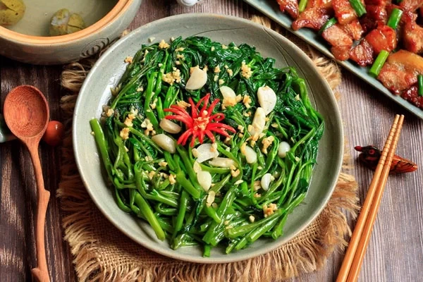 Xem Hình Ảnh Rau Muống Xào Tỏi Đẹp Mắt & Hướng Dẫn Cách Làm Giòn Ngon, Giữ Màu Xanh Xem Hình Ảnh Rau Muống Xào Tỏi Đẹp Mắt & Hướng Dẫn Cách Làm Giòn Ngon, Giữ Màu Xanh