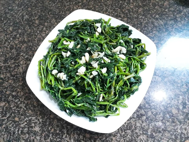 Xem Hình Ảnh Rau Muống Xào Tỏi Đẹp Mắt & Hướng Dẫn Cách Làm Giòn Ngon, Giữ Màu Xanh Xem Hình Ảnh Rau Muống Xào Tỏi Đẹp Mắt & Hướng Dẫn Cách Làm Giòn Ngon, Giữ Màu Xanh